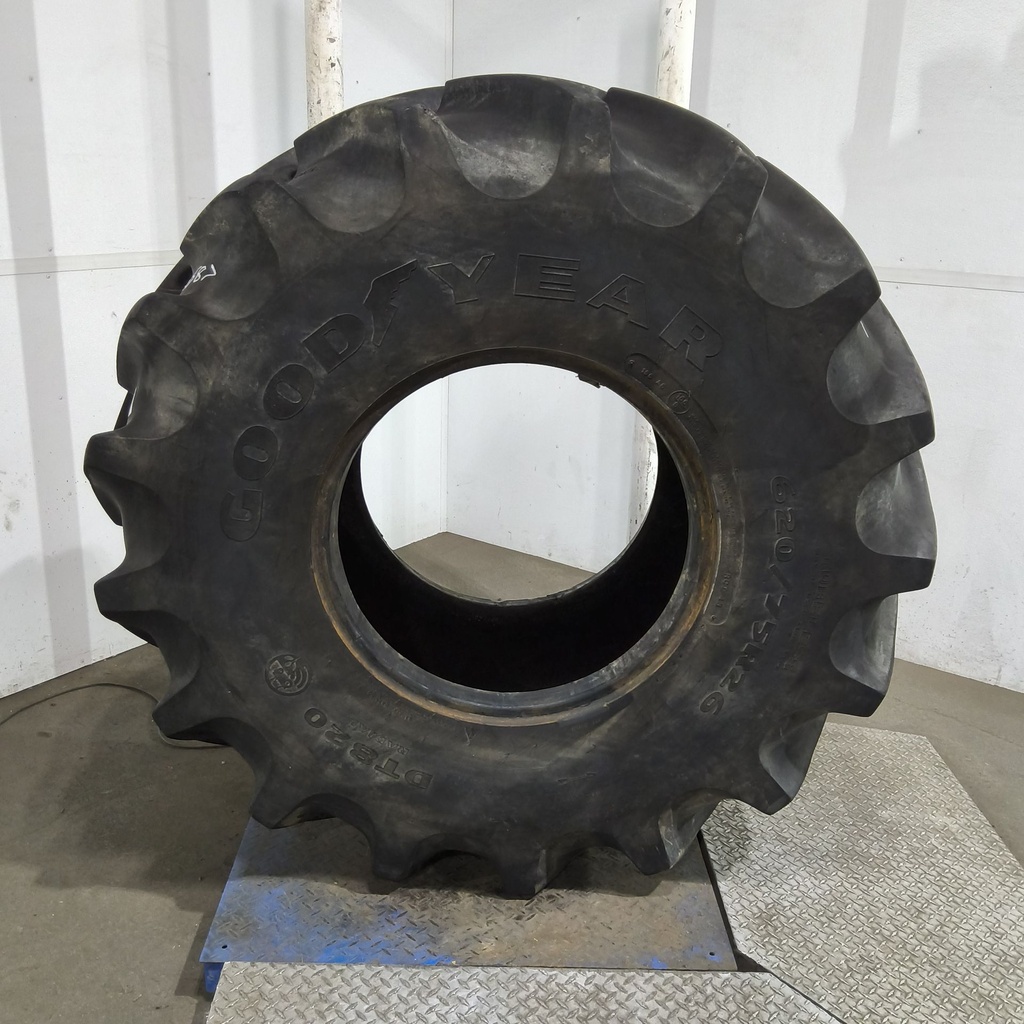 620/75R26 Goodyear Farm DT820 R-1W 166A8 85%