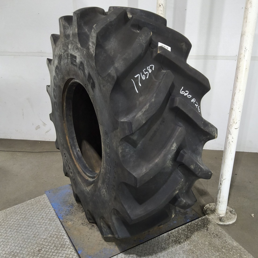 620/75R26 Goodyear Farm DT820 R-1W 166A8 85%