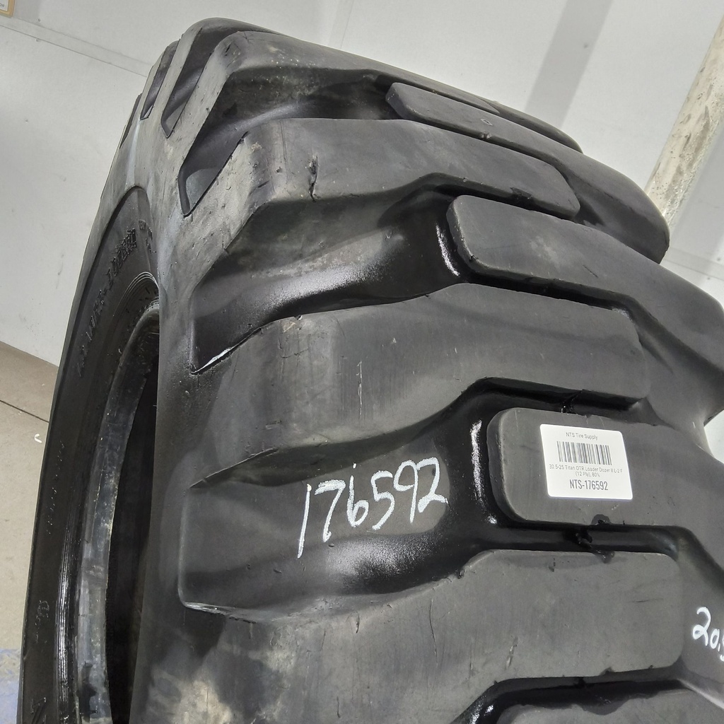 20.5-25 Titan OTR Loader Dozer II L-2 F (12 Ply), 80%
