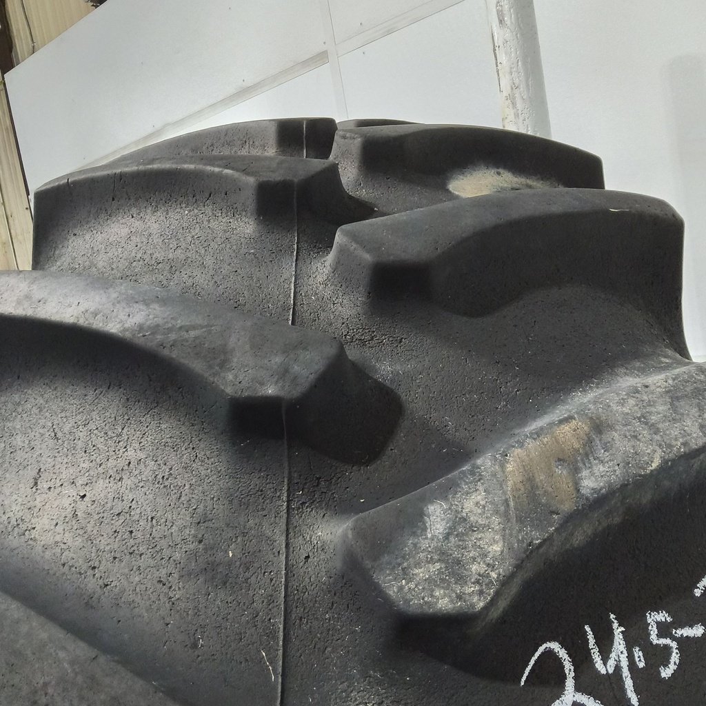 24.5-32 Firestone Super All Traction 23 R-1 F (12 Ply), 80%