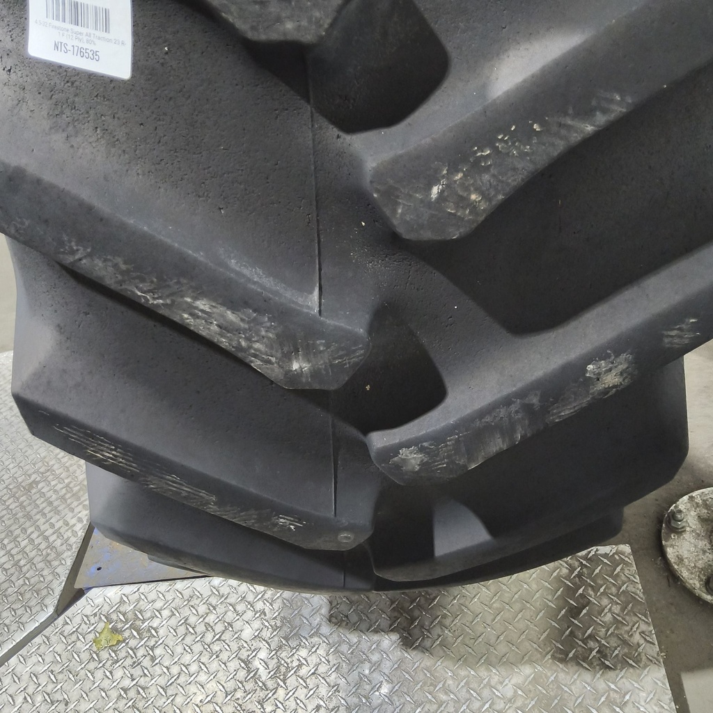 24.5-32 Firestone Super All Traction 23 R-1 F (12 Ply), 80%