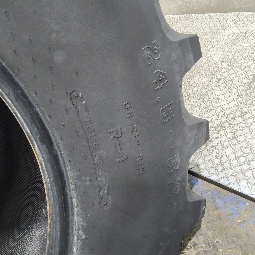 24.5-32 Firestone Super All Traction 23 R-1 F (12 Ply), 80%