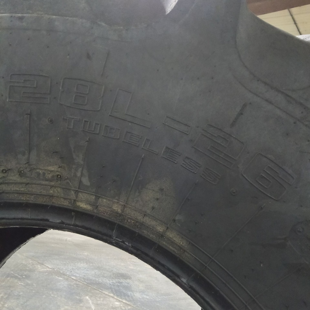 28L-26 Goodyear Farm Dyna Torque II R-1 F (12 Ply), 75%