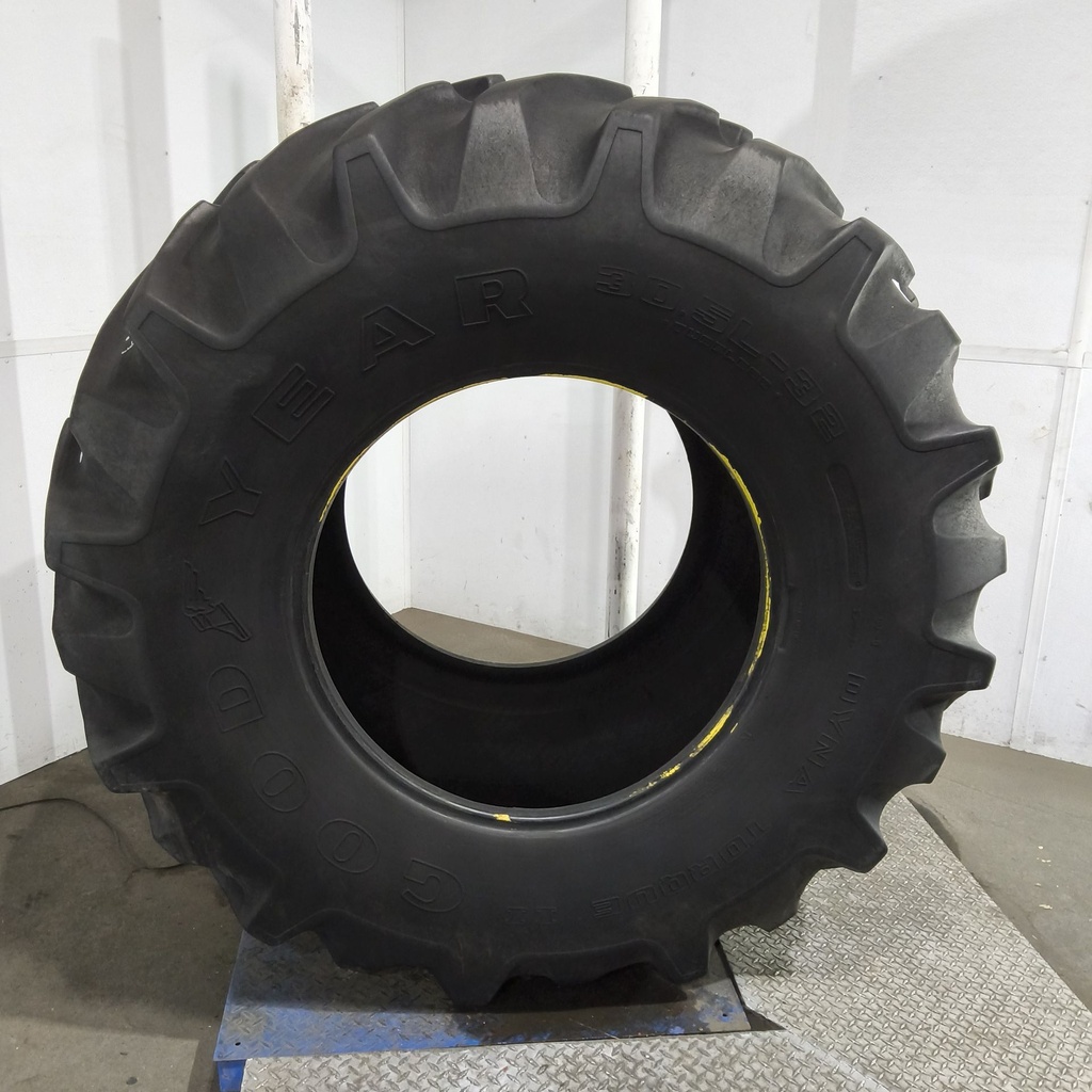 30.5L-32 Goodyear Farm Dyna Torque II R-1 F (12 Ply), 70%