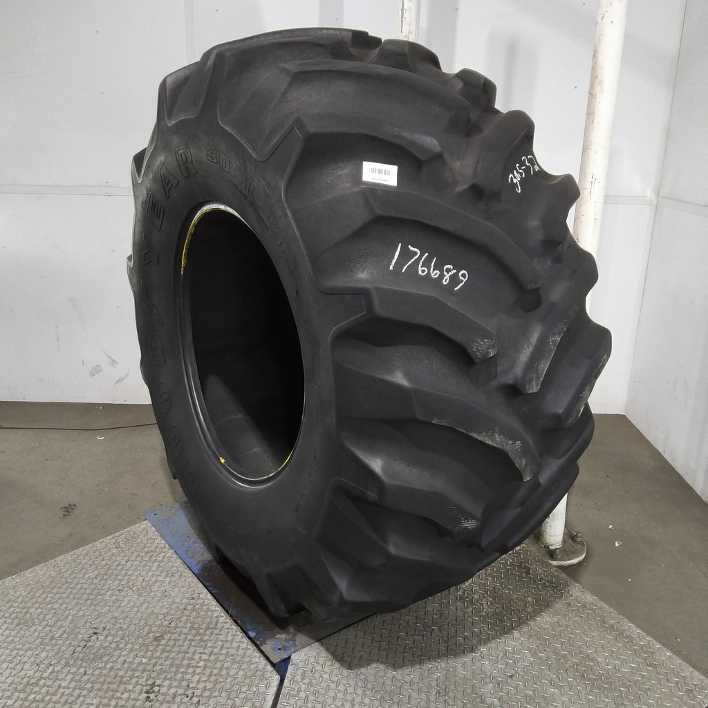 30.5L-32 Goodyear Farm Dyna Torque II R-1 F (12 Ply), 70%