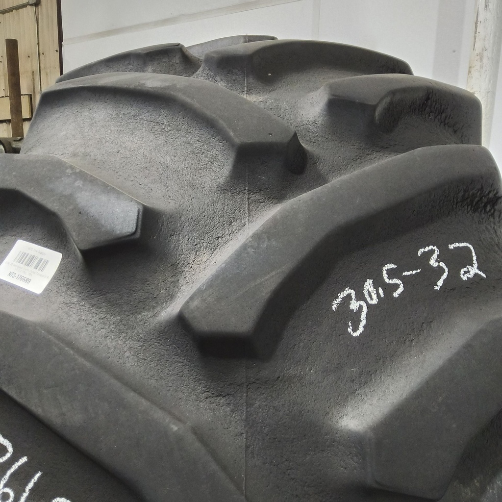 30.5L-32 Goodyear Farm Dyna Torque II R-1 F (12 Ply), 70%