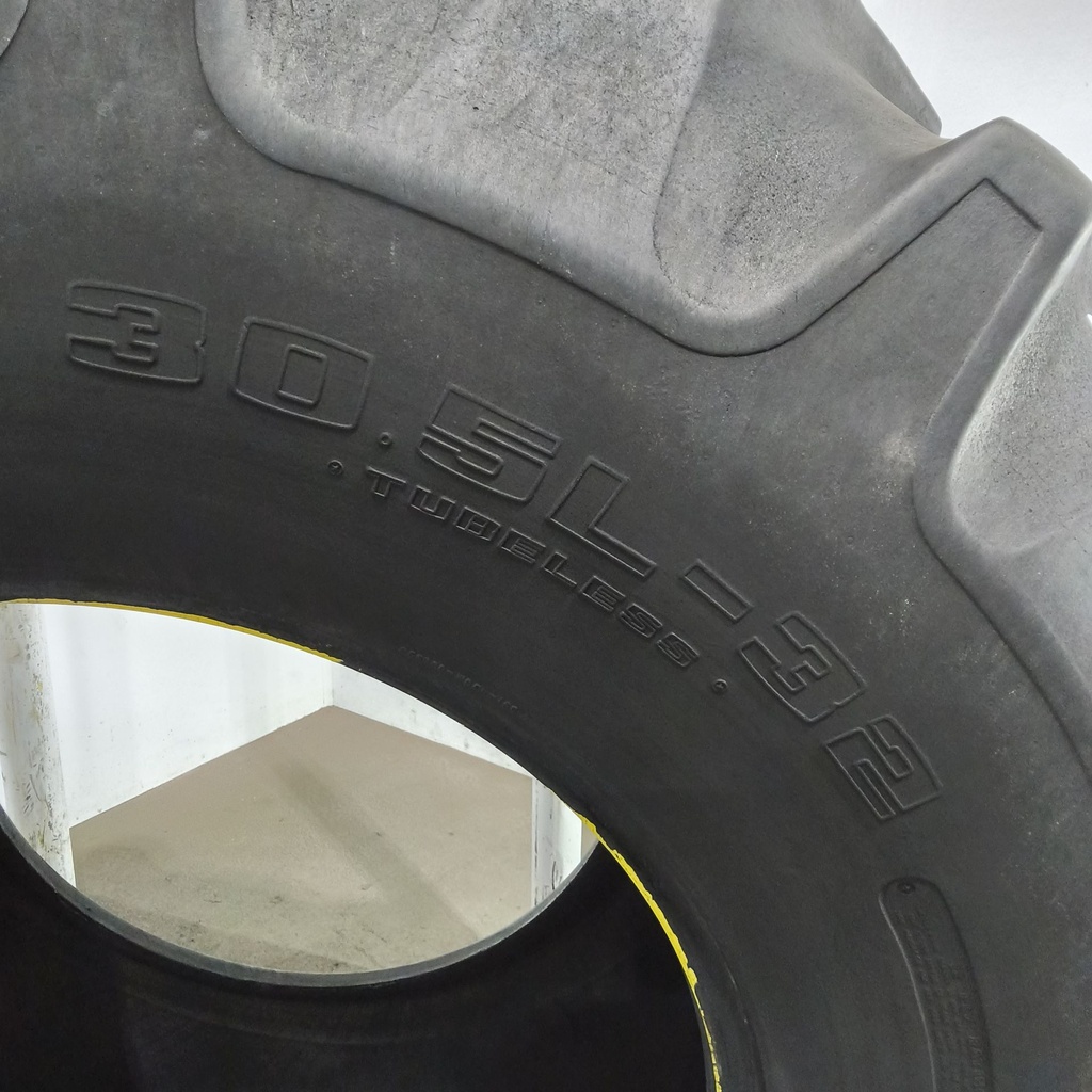 30.5L-32 Goodyear Farm Dyna Torque II R-1 F (12 Ply), 70%