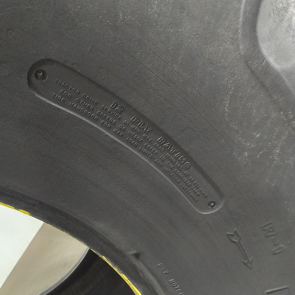 30.5L-32 Goodyear Farm Dyna Torque II R-1 F (12 Ply), 70%