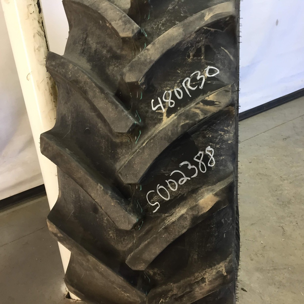 480/70R30 Continental HC70 R-1W on John Deere Yellow 8-Hole Rim with Clamp/U-Clamp (groups of 2 bolts) 95%