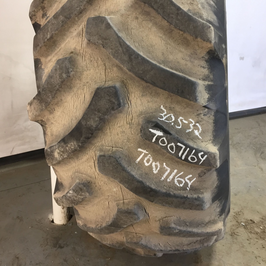 30.5/L-32 Power Mark L/S Rear Trac R-1, F (12 Ply) 65%