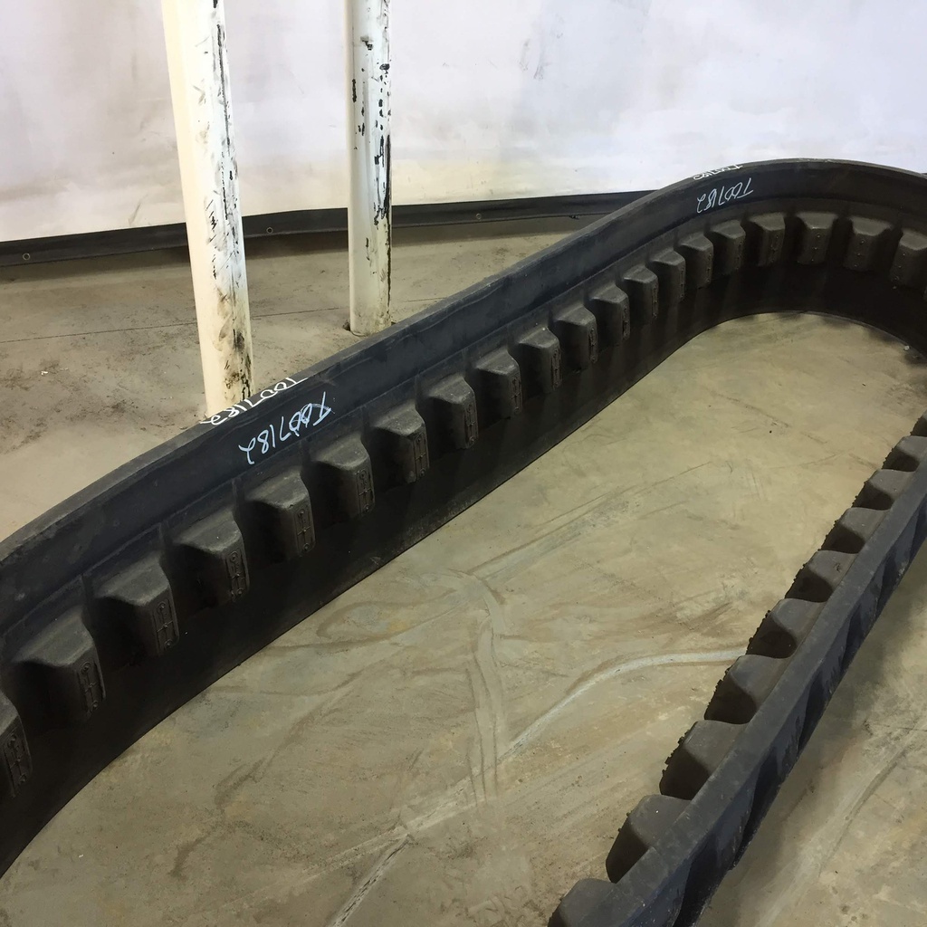 18" Camso 3500 Case IH Rowtrac 80%