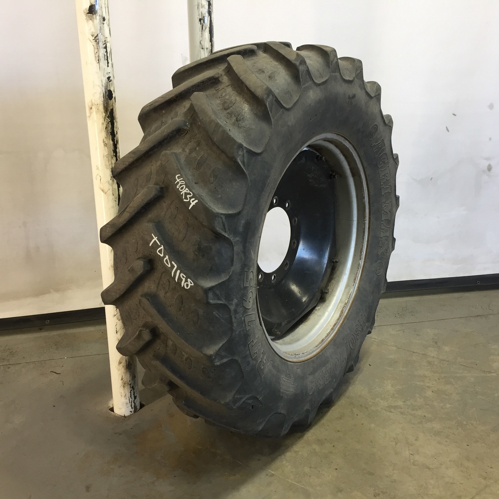 480/70R34 BKT Tires Agrimax RT 765 R-1W on Case IH Silver Mist/Black 10-Hole Waffle Wheel (Groups of 2 bolts) 60%