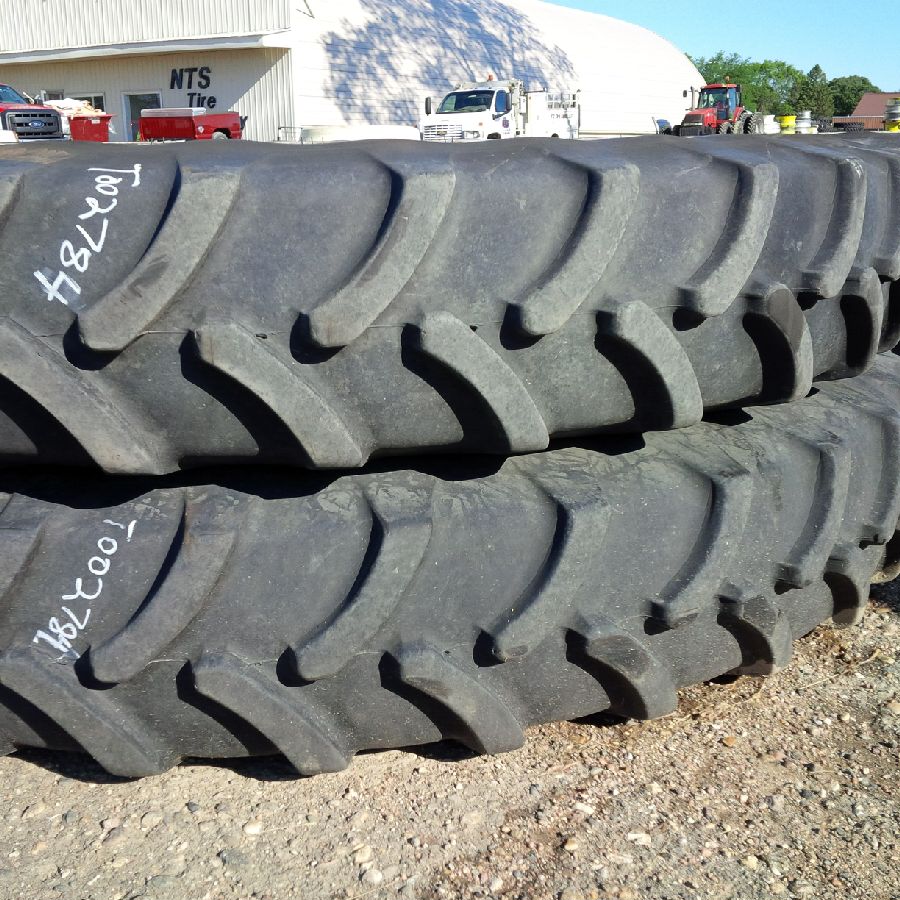 270/95R54 Kleber Super 3 R-1W on John Deere Yellow 12-Hole Stub Disc 60%