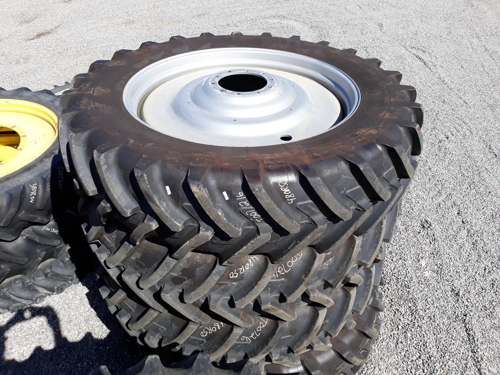 480/80R50 Michelin AgriBib R-1W on Case IH Silver Mist 10-Hole Formed Plate W/Weight Holes 85%