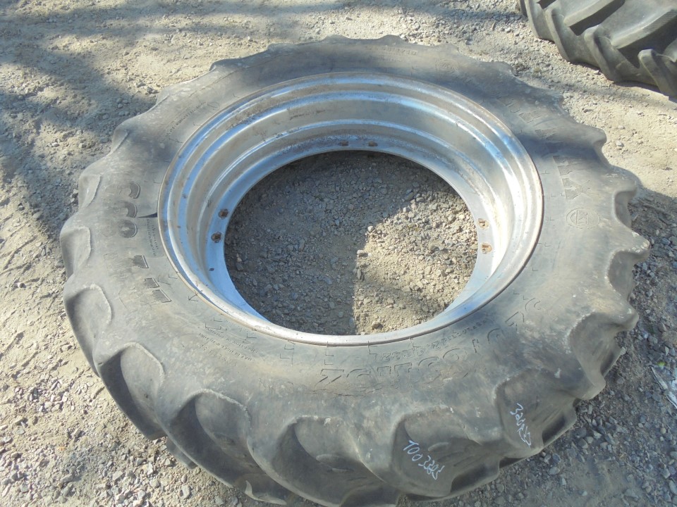 320/85R32 BKT Tires Agrimax RT 855 R-1W 126 A8 45%