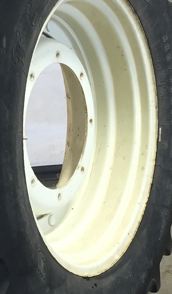 8-Hole Stub Disc Center for 30" Rim, New Holland White