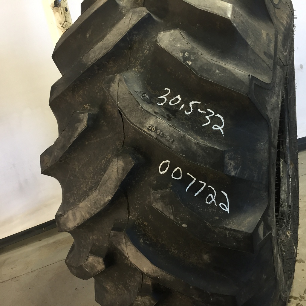 30.5/L-32 Goodyear Farm Dyna Torque II R-1, G (14 Ply) 99%
