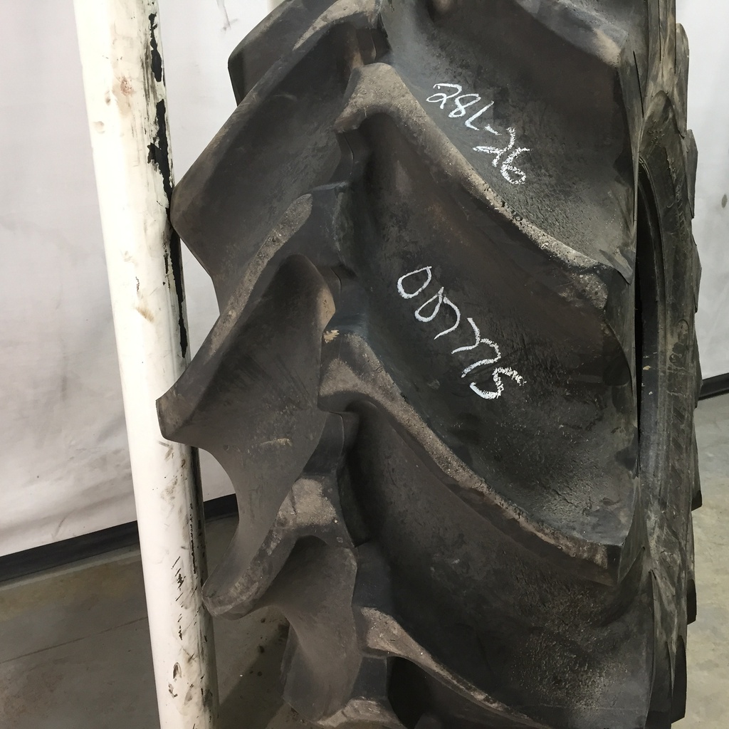 28/L-26 Titan Farm Special Service R-2, F (12 Ply) 85%