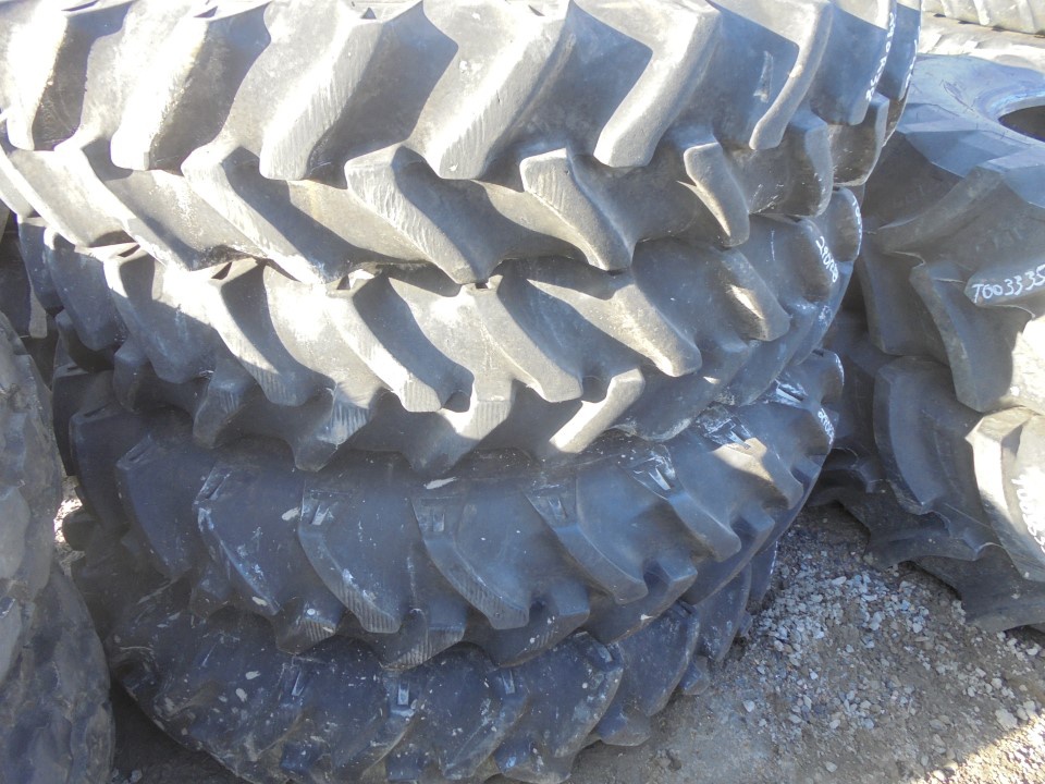 290/90R38 Titan Farm TT49V Radial R-1W on New Holland White/Case IH Silver Mist 8-Hole Waffle Wheel (Groups of 3 bolts) 70%