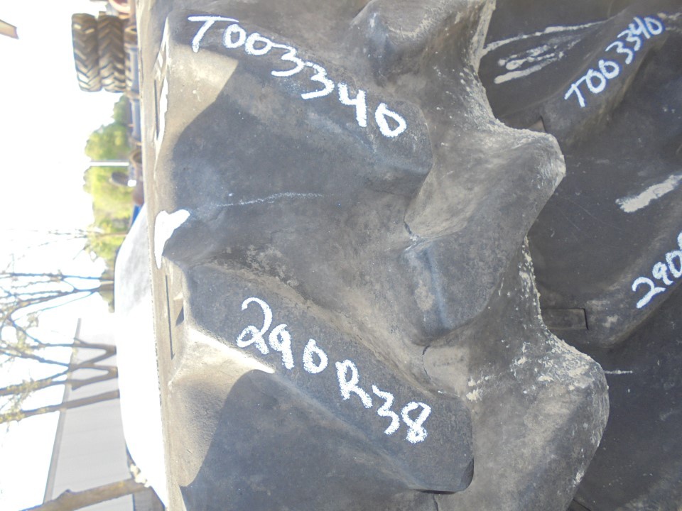 290/90R38 Titan Farm TT49V Radial R-1W on New Holland White/Case IH Silver Mist 8-Hole Waffle Wheel (Groups of 3 bolts) 70%