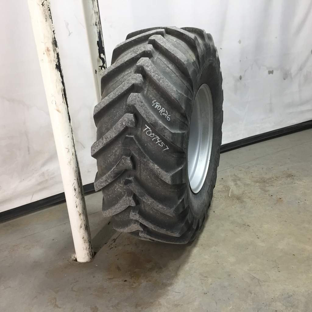 480/80R26 Michelin XMCL R-4 on Case IH Silver Mist 8-Hole Formed Plate 85%
