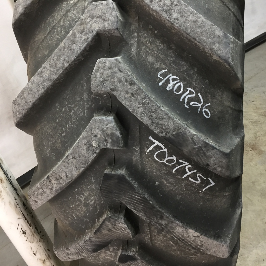 480/80R26 Michelin XMCL R-4 on Case IH Silver Mist 8-Hole Formed Plate 85%