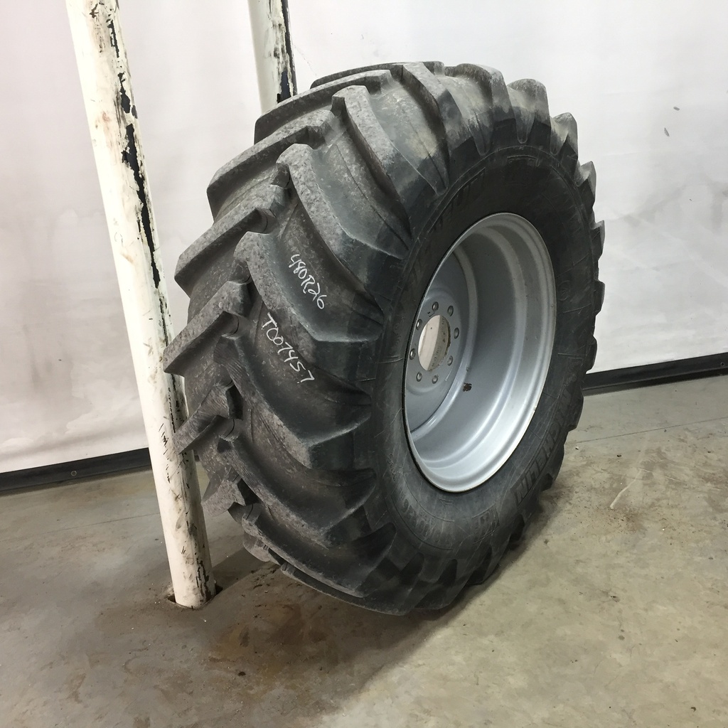480/80R26 Michelin XMCL R-4 on Case IH Silver Mist 8-Hole Formed Plate 85%