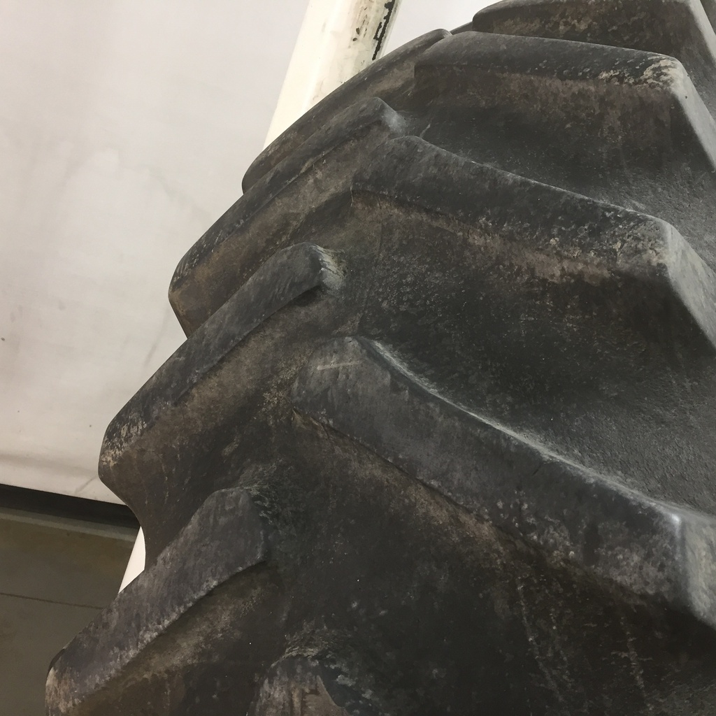 20.8/-42 Firestone Super All Traction 23 R-1 on New Holland White 16-Hole Tiger Planetary Drive Dual 80%