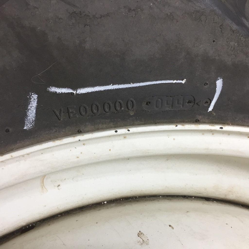 20.8/-42 Firestone Super All Traction 23 R-1 on New Holland White 16-Hole Tiger Planetary Drive Dual 80%