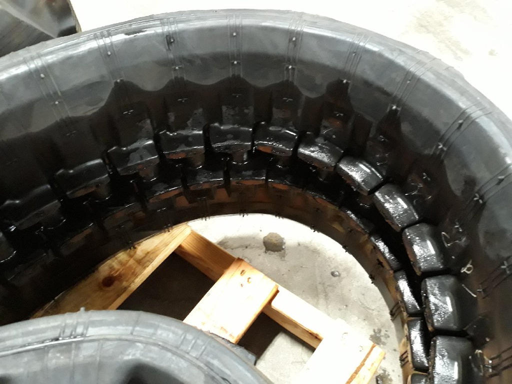 16" Miscellaneous 400 X 72.5P X 74L Angle Block Lug Rubber Track Machine 99%