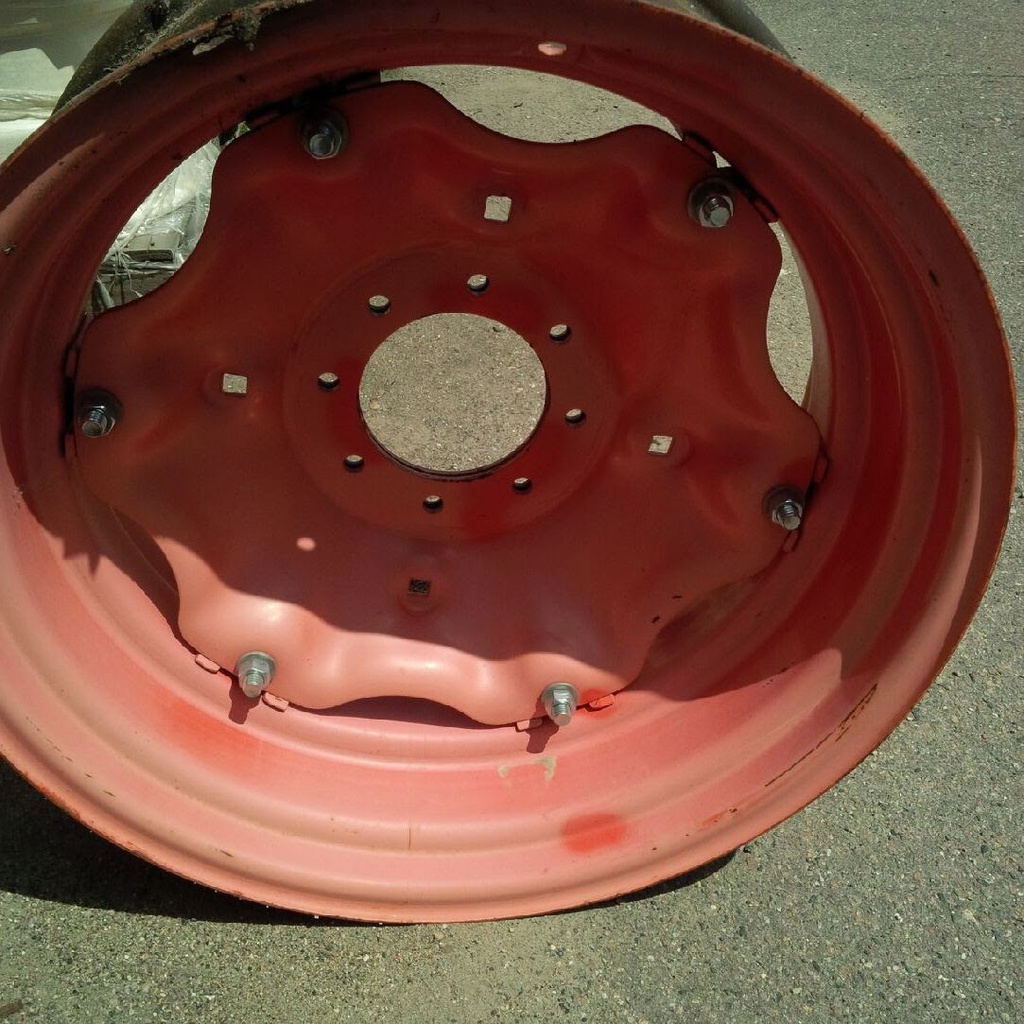 8-Hole Rim with Clamp/Loop Style Center for 26" Rim, Kubota Orange