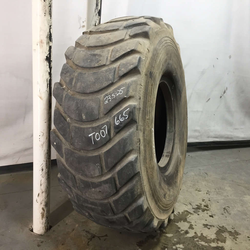 23.5/R25 Michelin XR D1 A L-4 30%