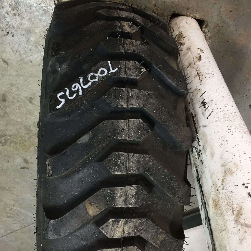 10/-16.5 Titan Farm Trac Loader SS NHS  R-4 on Case IH Silver Mist 6-Hole Implement 99%