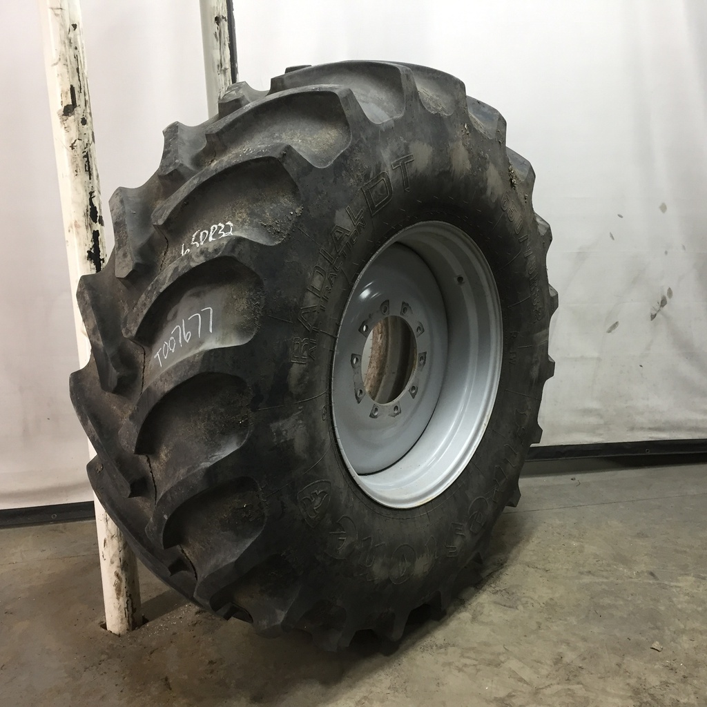 650/75R32 Firestone Radial All Traction DT R-1W on Case IH Silver Mist 10-Hole Formed Plate 85%