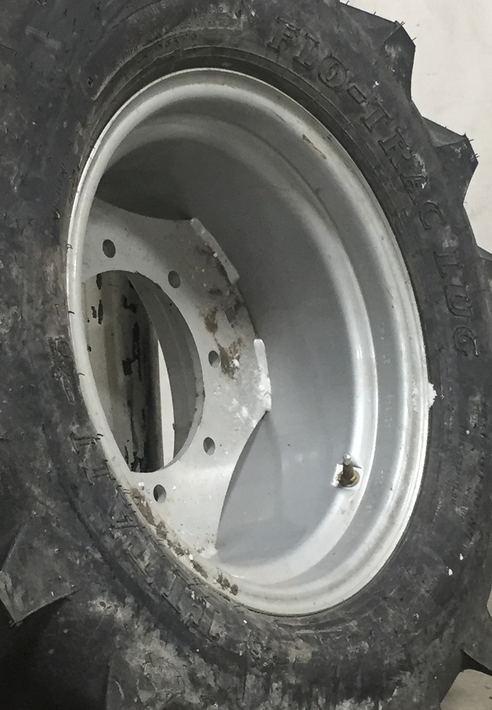 14"W x 20"D, Case IH Silver Mist 8-Hole Flat Plate