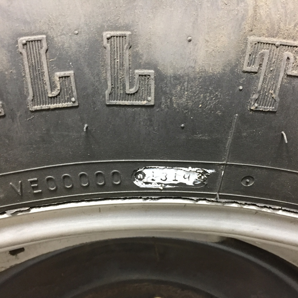 380/80R38 Firestone Radial All Traction DT R-1W on Case IH Silver Mist/John Deere Yellow 12-Hole Waffle Wheel (Groups of 3 bolts) 80%