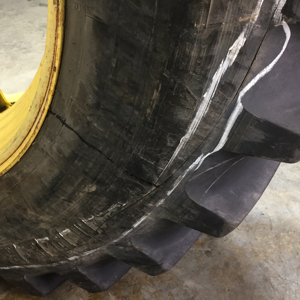 18.4/-34 Firestone Super All Traction 23 R-1, D (8 Ply) 90%