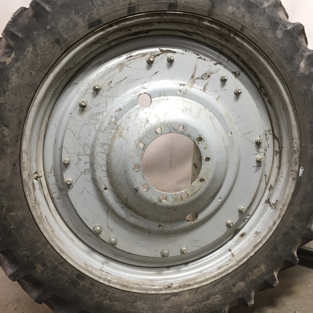 10"W x 50"D Stub Disc (groups of 2 bolts) Rim with 10-Hole Center, Case IH Silver Mist