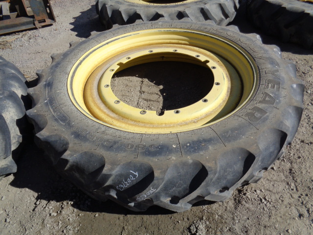 380/90R50 Goodyear Farm DT800 Optitrac R-1W on John Deere Yellow 12-Hole Stub Disc 40%