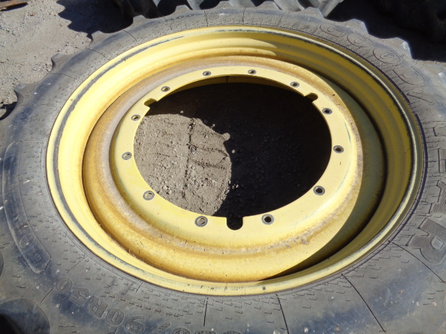 380/90R50 Goodyear Farm DT800 Optitrac R-1W on John Deere Yellow 12-Hole Stub Disc 40%