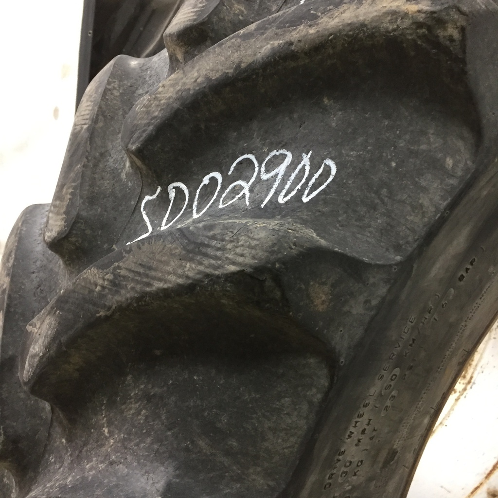 480/70R28 Firestone Radial All Traction DT R-1W on Case IH Silver Mist 8-Hole Waffle Wheel (Groups of 2 bolts) 75%