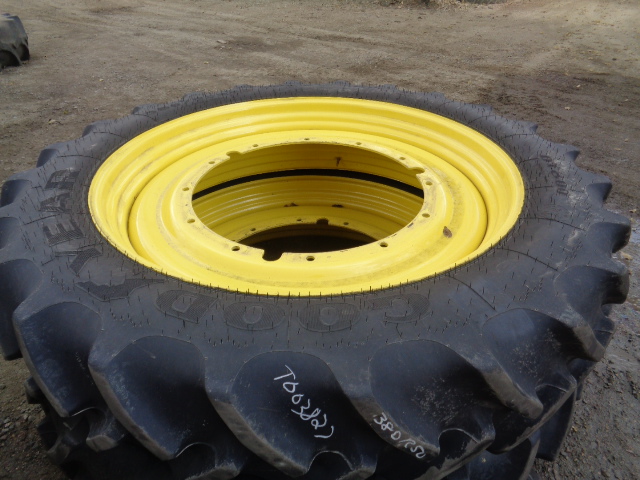 380/90R50 Goodyear Farm DT800 Optitrac R-1W on John Deere Yellow 12-Hole Stub Disc 85%