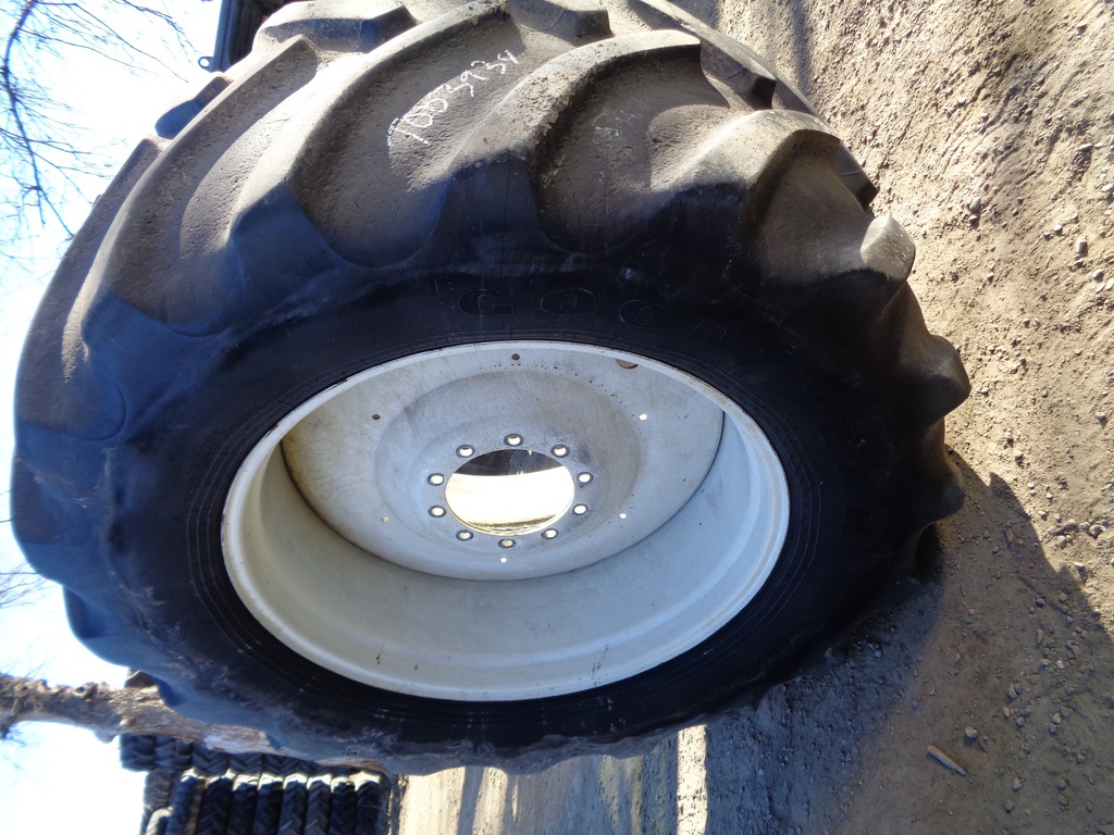 LSW 900/50R42 Goodyear Farm DT830 Optitrac R-1W on New Holland White 10-Hole Formed Plate 80%