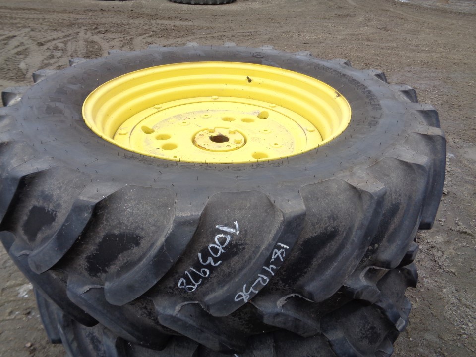 480/70R38 Firestone Performer 70 R-1W on John Deere Yellow 0-Hole Stub Disc 90%