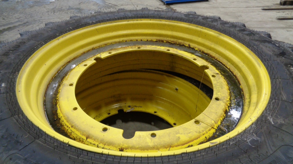 480/80R46 Goodyear Farm UltraTorque Plus Radial R-1 on John Deere Yellow 12-Hole Stub Disc 99%