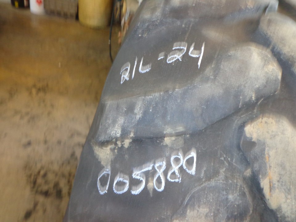 21/L-24 Goodyear Farm IT525 R-4, E (10 Ply) 60%