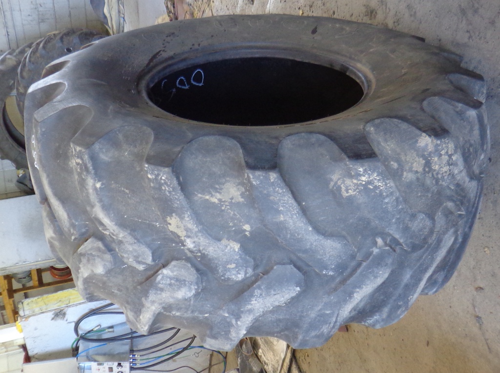 21/L-24 Goodyear Farm IT525 R-4, E (10 Ply) 60%
