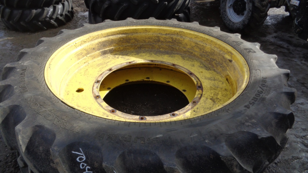 380/90R54 Goodyear Farm DT800 Super Traction R-1W on John Deere Yellow 12-Hole Stub Disc 55%