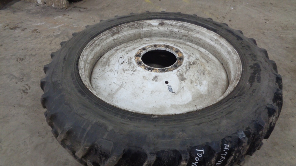 380/90R46 Kelly-Springfield Power Mark APR R-1 on New Holland White 10-Hole Formed Plate 60%