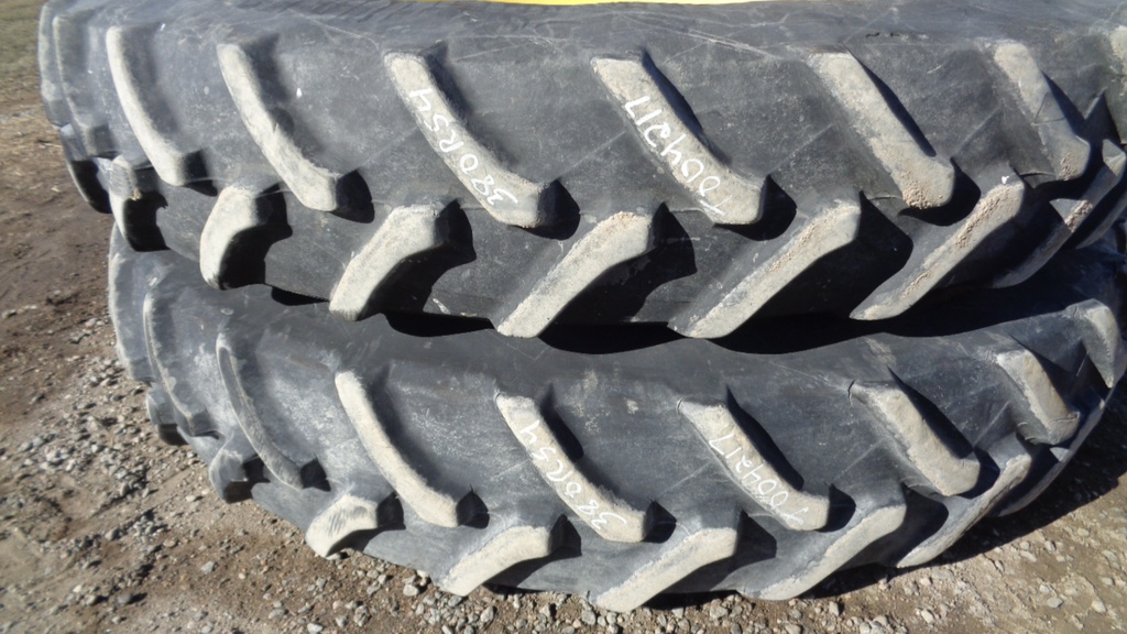 380/90R54 Trelleborg TM100 R-1 on John Deere Yellow 12-Hole Stub Disc 65%